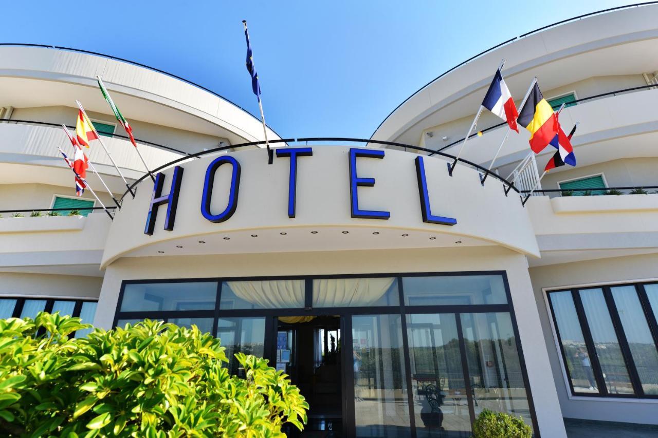 Hotel Lo Smeraldo Cisternino Kültér fotó