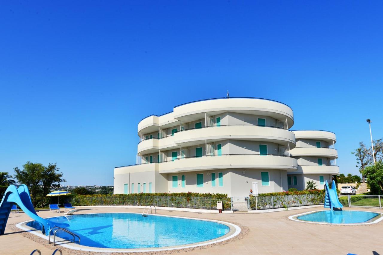 Hotel Lo Smeraldo Cisternino Kültér fotó