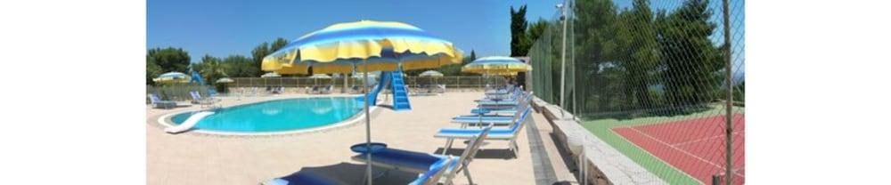 Hotel Lo Smeraldo Cisternino Kültér fotó