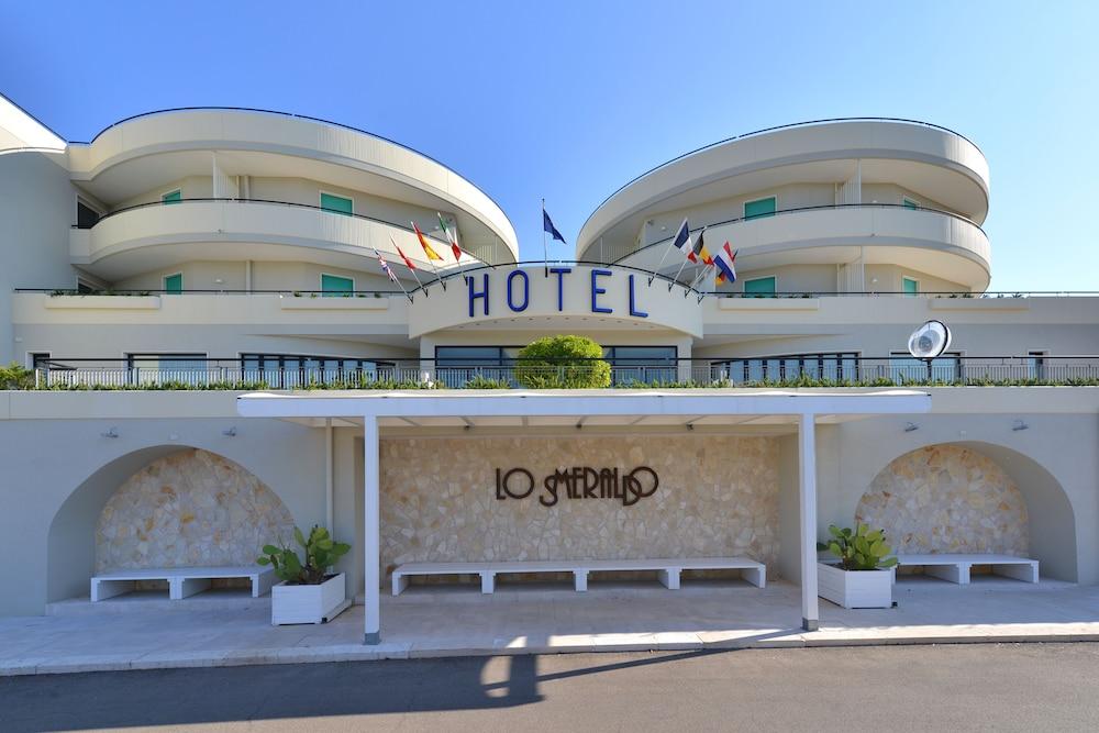 Hotel Lo Smeraldo Cisternino Kültér fotó