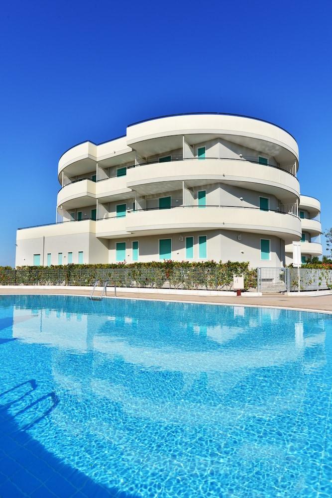 Hotel Lo Smeraldo Cisternino Kültér fotó