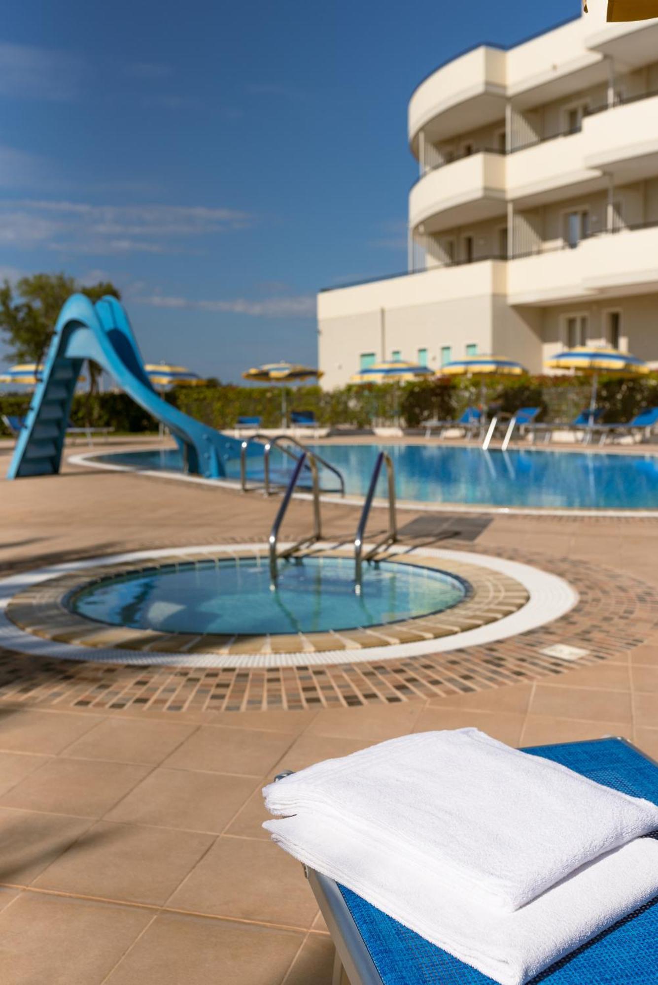 Hotel Lo Smeraldo Cisternino Kültér fotó