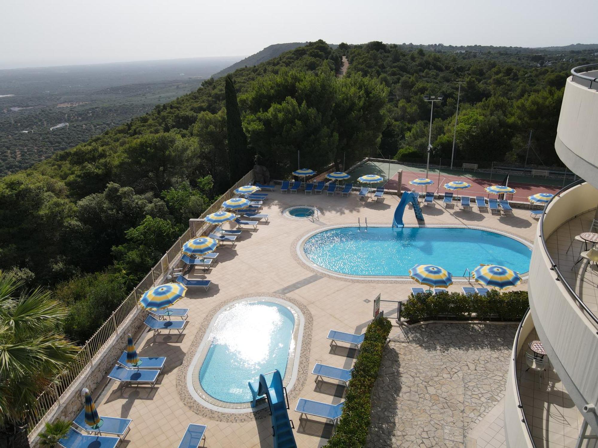 Hotel Lo Smeraldo Cisternino Kültér fotó