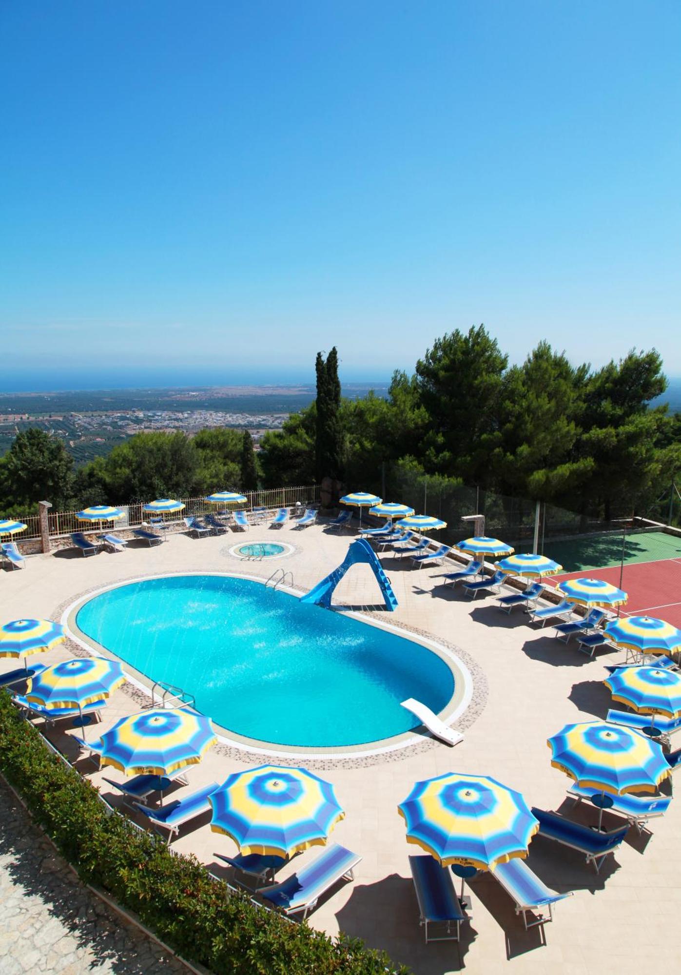 Hotel Lo Smeraldo Cisternino Kültér fotó